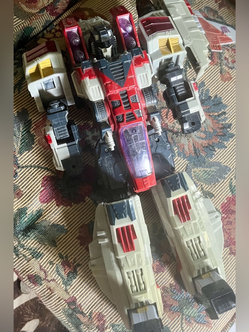 Supreme Class Starscream action figure - missing a few parts 15” height